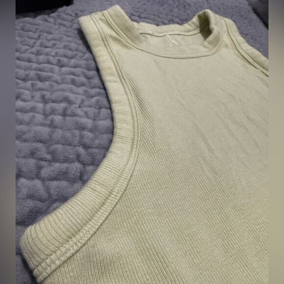 Lululemon Pistachio Green Ribbed Sleeveless Tank Top Stretchy Size M - Picture 15 of 17